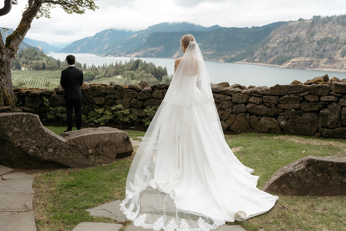 A Dusky Blue Celebration at The Griffin House – Catherine & Conner