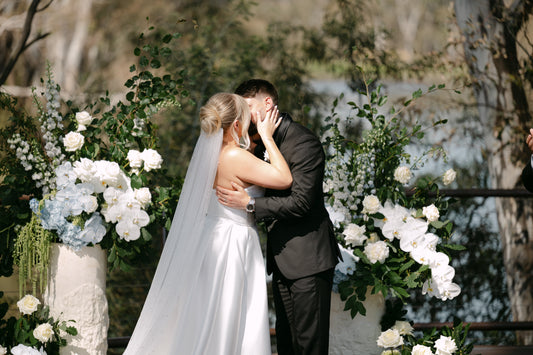 A Dreamy Outdoor Wedding with Elegant Blue Tones