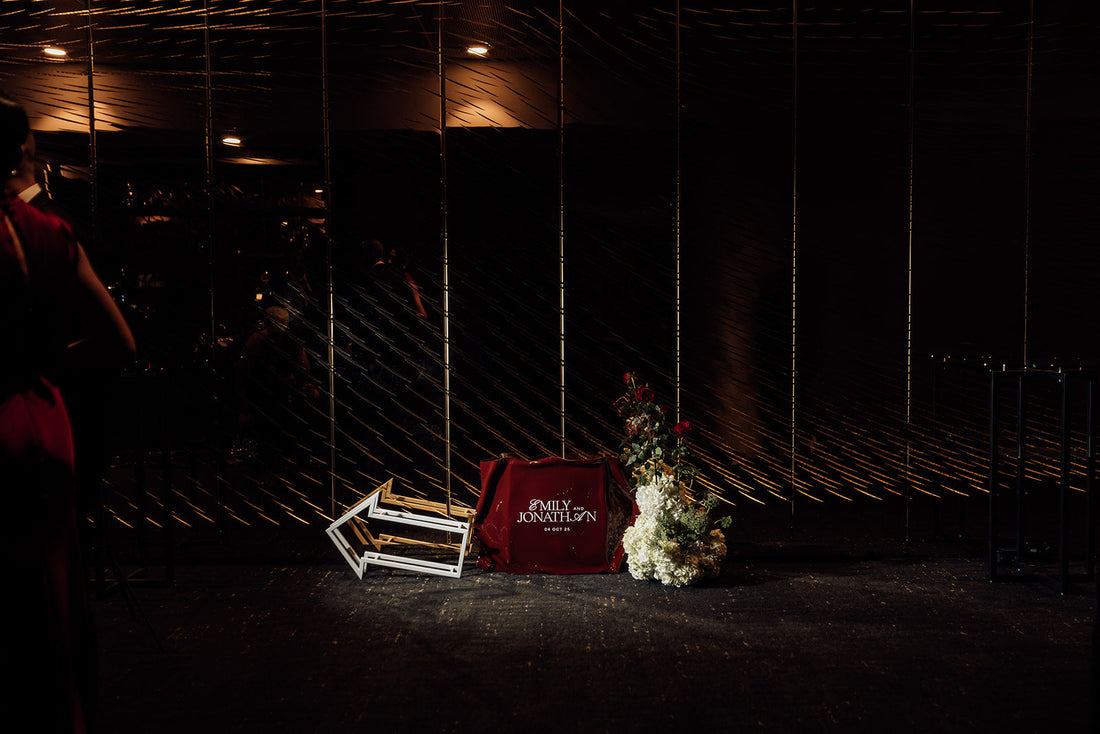 A Night of Modern Romance and Organic Edges